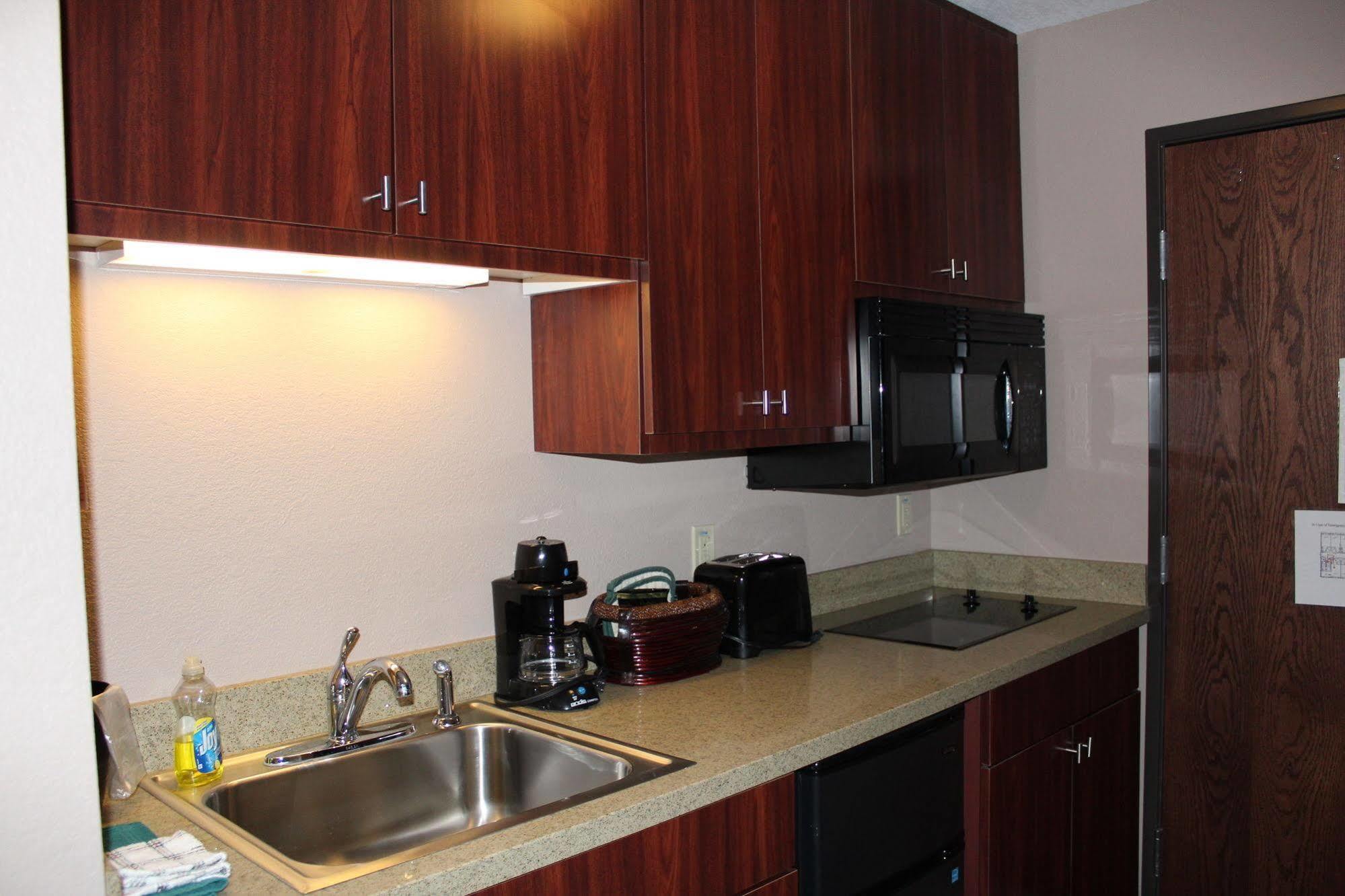 Bell'S Extended Stay And Suites Saint Robert Exterior photo