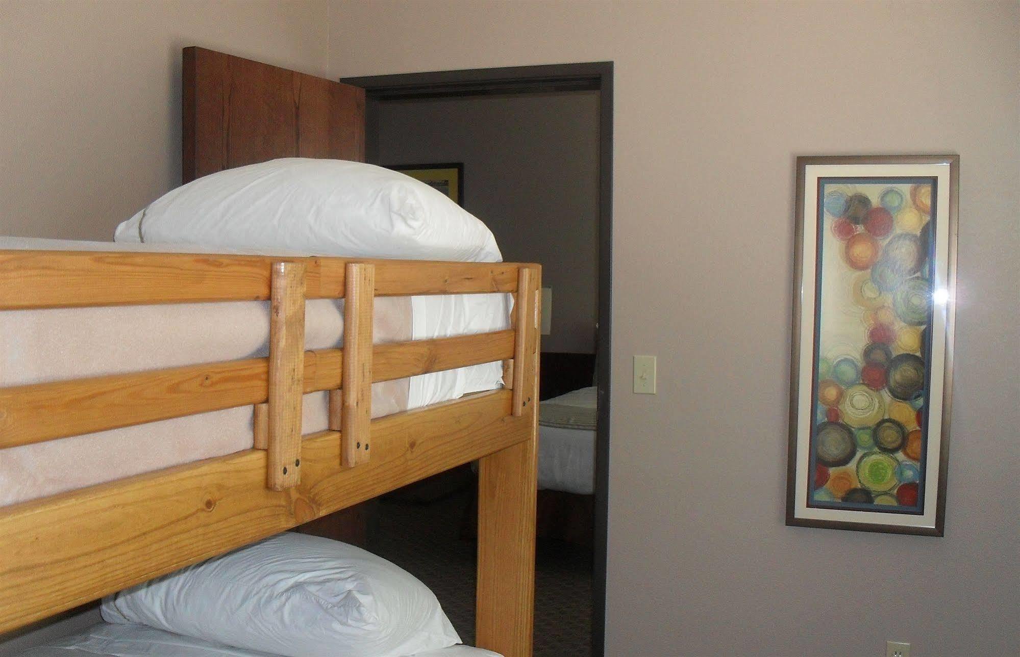 Bell'S Extended Stay And Suites Saint Robert Exterior photo