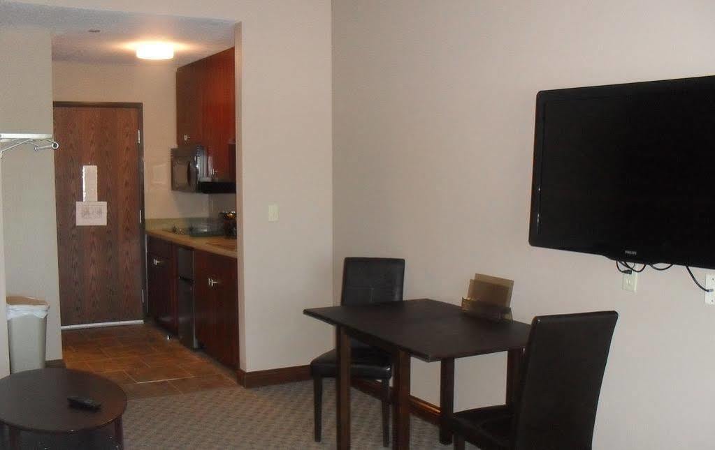 Bell'S Extended Stay And Suites Saint Robert Exterior photo